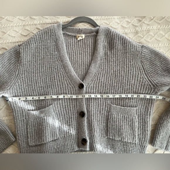 A.n.a. brand Oversized, Cropped Gray 3-button Cardigan Women’s size small - Picture 2 of 15